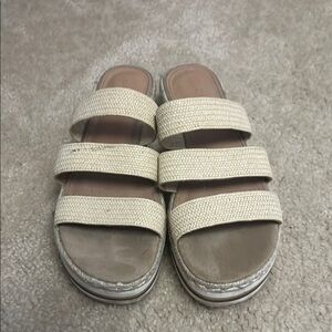 Universal Thread Cream Platform Sandals